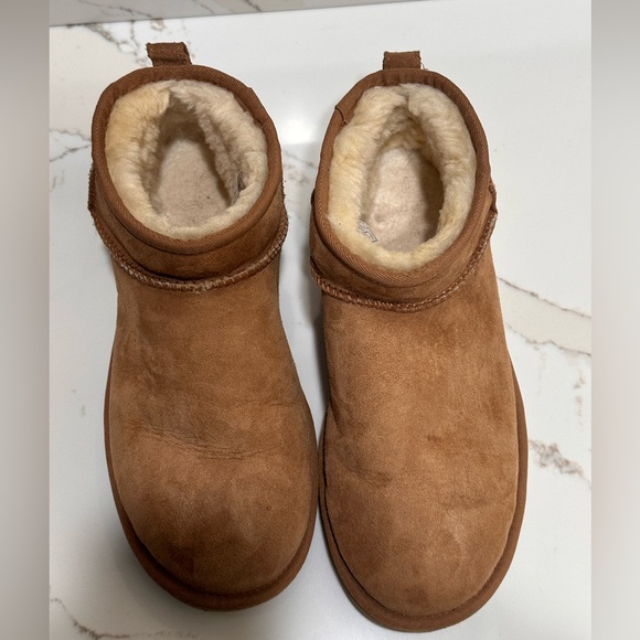 Chestnut UGG boots - Picture 5 of 7